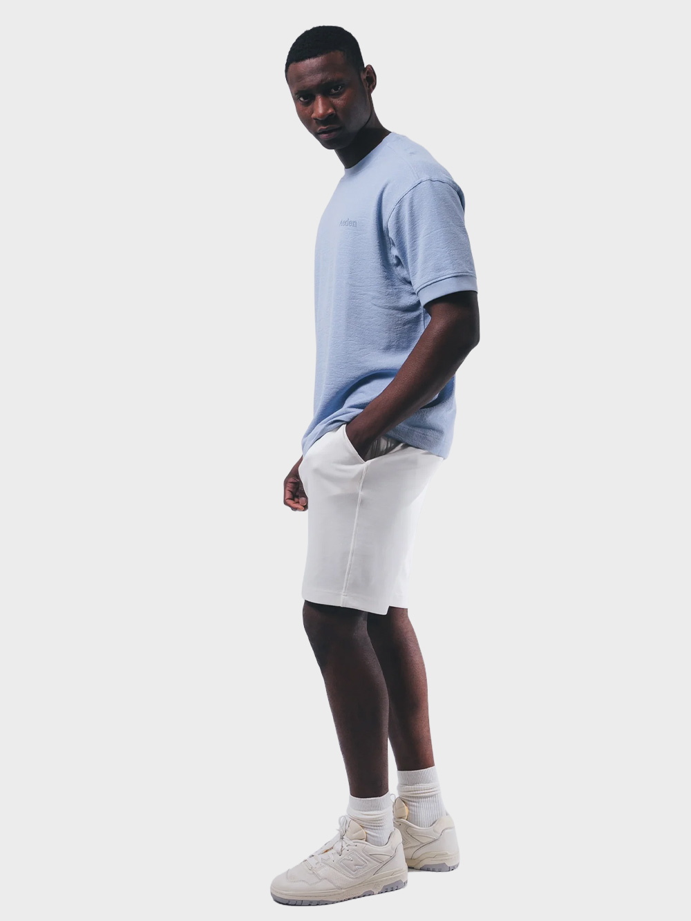 Aeden-Alec-Short-Offwhite-model Aeden-Alec-Short-Offwhite-model