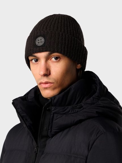 Stone Island Beanie Grijs met model