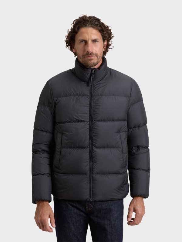 Woolrich Eagle Jacket Zwart met model